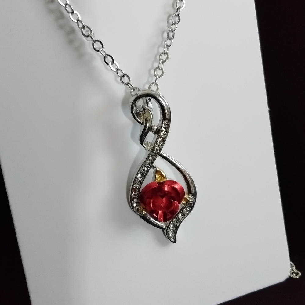 Zirconium rose on sliver 8 inch chain